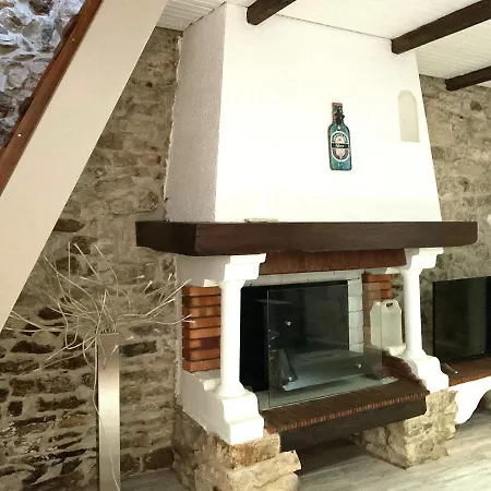 Place Aux Herbes شقة نيم