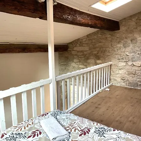 Place Aux Herbes شقة