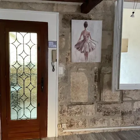 Place Aux Herbes * نيم