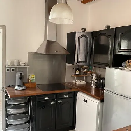 شقة Place Aux Herbes نيم