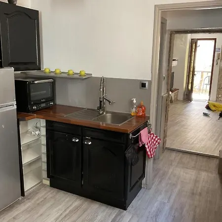 شقة Place Aux Herbes نيم