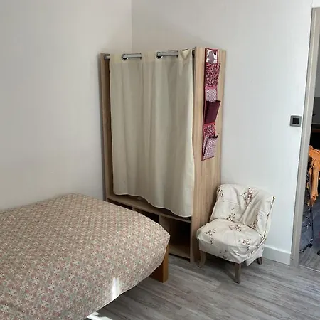 Place Aux Herbes شقة