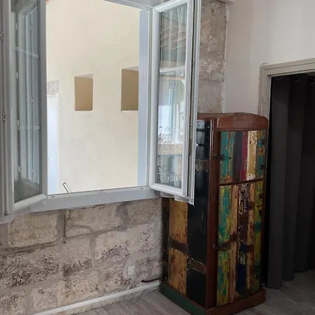 Place Aux Herbes Nimes