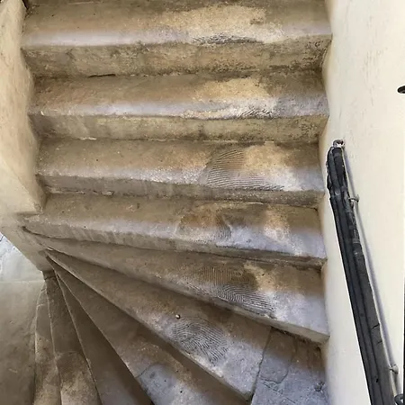 شقة Place Aux Herbes نيم