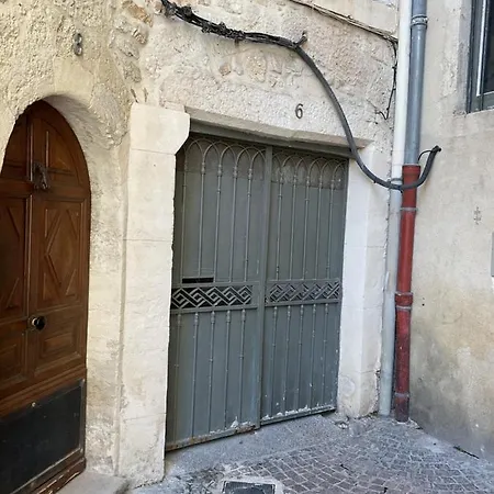 Place Aux Herbes * نيم