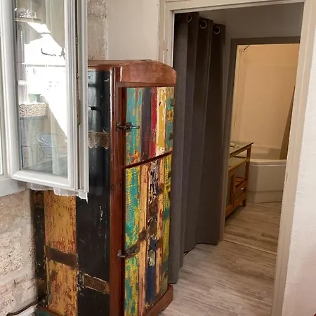 شقة Place Aux Herbes نيم